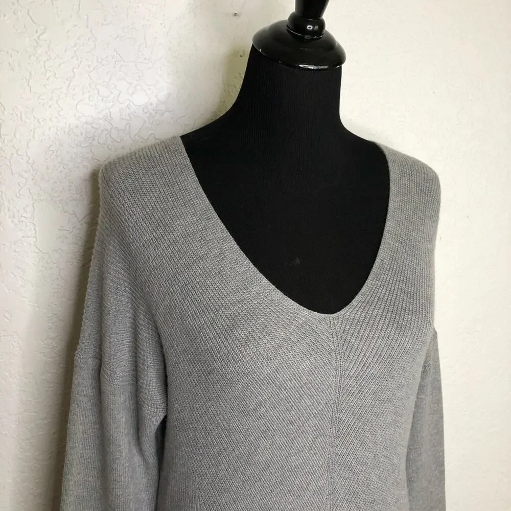 WHBM gray v neck mixed ribbed knit cashmere blend tunic sweater size Medium